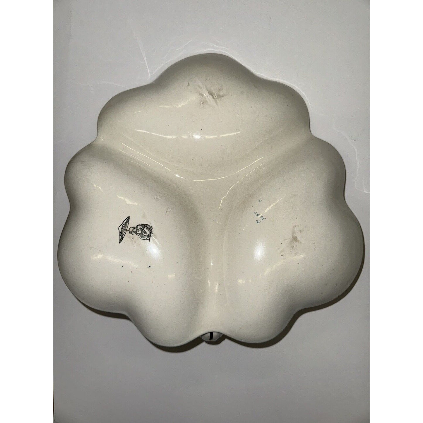 Bishop & Stonier Trefoil Handled Serving Dish