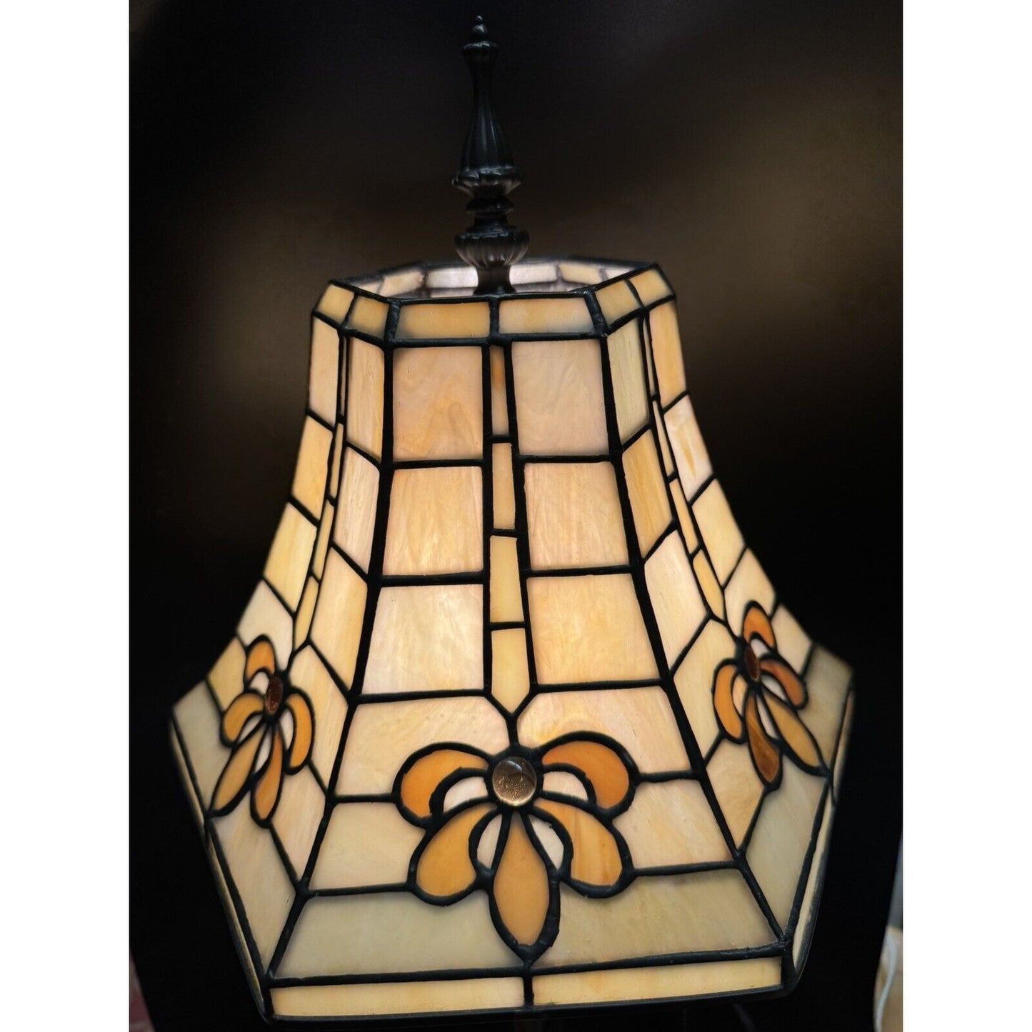 Vintage 31” Tiffany Style Lamp Lamp By Quoizel