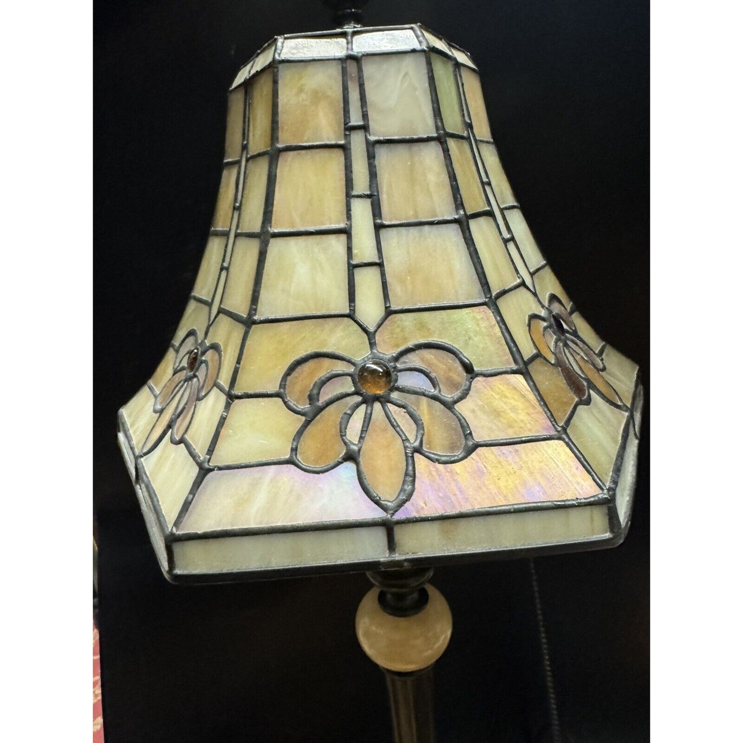 Vintage 31” Tiffany Style Lamp Lamp By Quoizel