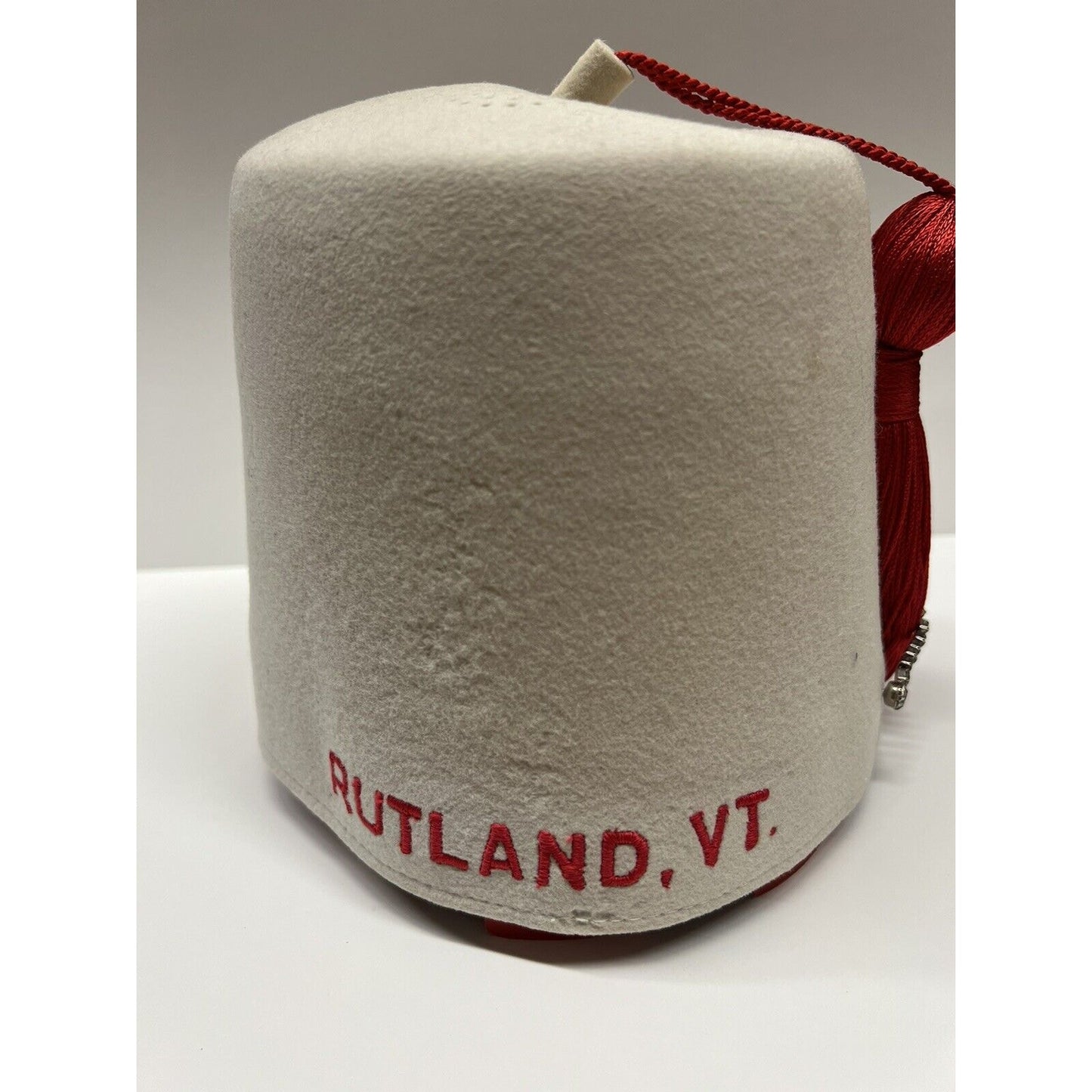 Vintage Women’s Shriners Fez Off White Felt Hat Rutland, VT